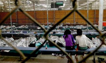 Notunterkunft für unbegleitete minderjährige Flüchtlinge aus Mittelamerika in den USA
