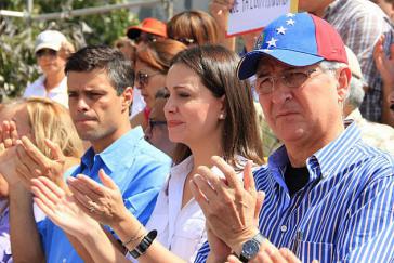 Planten eine Übergangsführung nach dem Sturz der gewählten Regierung: Leopoldo López, María Corina Machado und Antonio Ledezma (von links nach rechts) Planten eine Übergangsführung nach dem Sturz der gewählten Regierung: Leopoldo López, María Corina Machado und Antonio Ledezma (von links nach rechts)
