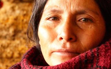 Máxima Acuña de Chaupe in einer Reportage von Andrea Valencia aus dem Jahr 2012 Máxima Acuña de Chaupe in einer Reportage von Andrea Valencia aus dem Jahr 2012