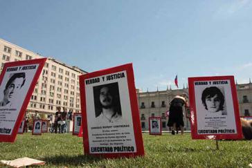 AFEP-Protestaktion gegen Straflosigkeit. Die Gruppe fordert seit Jahren, dass Cheyre vor Gericht gestellt wird