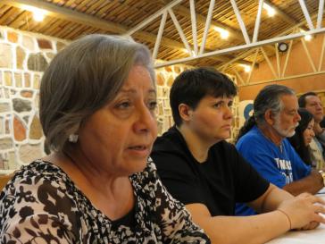 Mitglieder der internationalen Beobachtermission zur Menschenrechtslage in Honduras bei einer Zusammenkunft mit den Angehörigen der ermordeten Aktivistin Berta Cáceres