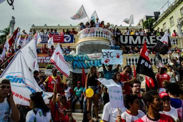 Proteste gegen Haushaltssperre auch in Vitória im Bundesstaat Espírito Santo Proteste gegen Haushaltssperre auch in Vitória im Bundesstaat Espírito Santo