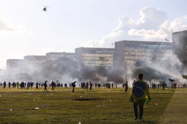 Nach den Protesten im Regierungsviertel von Brasilía Brasilias Regierungsviertel in Rauch