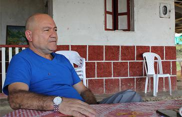 Carlos Lozada beim Interview mit Verdad Abierta Carlos Lozada beim Interview mit Verdad Abierta