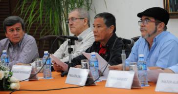 Die Oberkommandierenden der ELN, Nicolás Rodriguez Bautista (links) und der Farc,Timoleón Jiménez bei einer Pressekonferenz in Havanna. Die Oberkommandierenden der ELN, Nicolás Rodriguez Bautista (links) und der Farc,Timoleón Jiménez bei einer Pressekonferenz in Havanna.