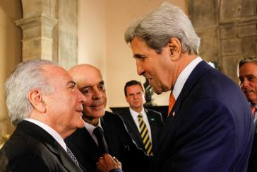 Brasiliens nicht gewählter Präsident Temer mit US-Außenminister John Kerry beim Empfang anläßlich der Olympischen Spiele 2016 in Rio de Janeiro. Rechts neben Temer sein Chefdiplomat Serra