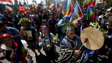 In Santiago fand am spanischen Nationalfeiertag eine Demonstration der Mapuche gegen Gewalt und Unterdrückung statt