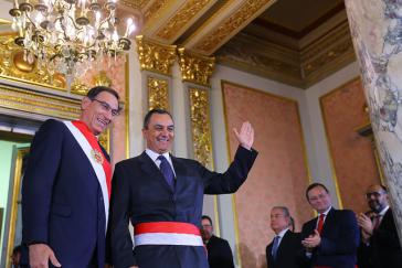 Präsident Vizcarra und Finanzminister Oliva bei der Vereidigung.