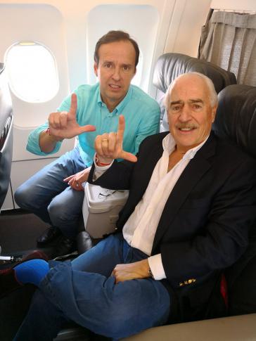 Medienwirksame Aktion: Twitter-Bild von Jorge Quiroga (links) und Andrés Pastrana auf ihrem Rückflug in der Business-Class von Kuba nach Kolumbien