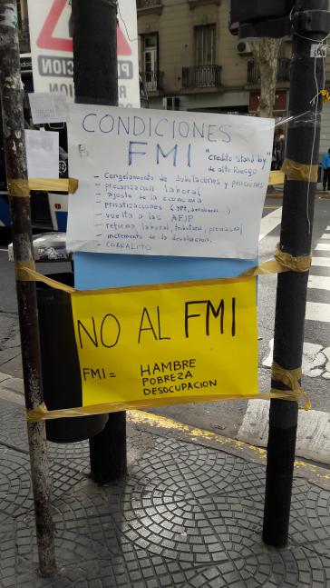 "Nein zum IWF" Plakat in Buenos Aires: "Bedingungen des IWF" - "Nein zum IWF"