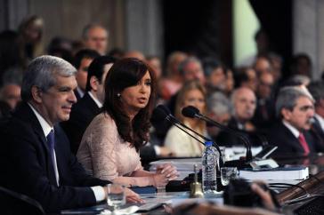 Die ehemalige argentinische Präsidentin Cristina Fernández de Kirchner muss sich weiterhin gegenüber der Justiz verantworten, auch wenn es nach wie vor an stichhaltigen Beweisen fehlt Die ehemalige argentinische Präsidentin Cristina Fernández de Kirchner muss sich weiterhin gegenüber der Justiz verantworten, auch wenn es nach wie vor an stichhaltigen Beweisen fehlt