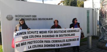Proteste vor der deutschen Botschaft in Santiago gegen Straflosigkeit im Fall der "Colonia Dignidad" am vergangenen Samstag Proteste vor der deutschen Botschaft in Santiago gegen Straflosigkeit im Fall der "Colonia Dignidad" am vergangenen Samstag