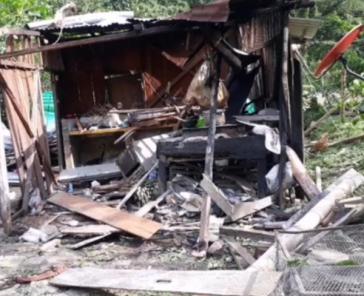 Die gesprengte Holzhütte. Ein Bombe wurde gezündet, als rund 20 Personen dort eine Pause einlegten