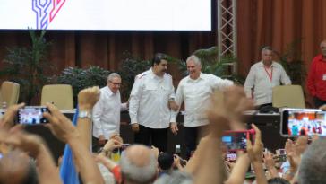 Auf der Konferenz nahmen neben dem kubanischen Präsidenten Miguel Díaz-Canel auch dessen Vorgänger Raul Castro und Nicolas Maduro teil Auf der Konferenz nahmen neben dem kubanischen Präsidenten Miguel Díaz-Canel auch dessen Vorgänger Raul Castro und Nicolas Maduro teil