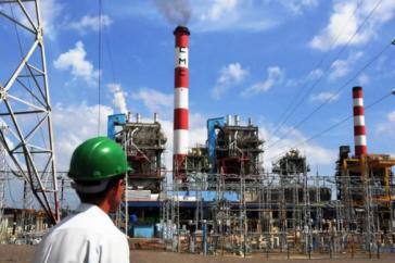 Kuba generiert rund 90 Prozent seiner elektrischen Energie aus fossilen Brennstoffen, plant jedoch in den kommenden Jahren den Anteil der Erneuerbaren auszubauen Kuba generiert rund 90 Prozent seiner elektrischen Energie aus fossilen Brennstoffen, plant jedoch in den kommenden Jahren den Anteil der Erneuerbaren auszubauen
