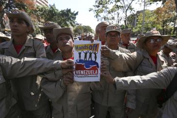 Chavistische Milizionäre bei der Demonstration gegen eine US-Militärintervention am 12. Februar in Venezuelas Hauptstadt Caracas Chavistische Milizionäre bei der Demonstration gegen eine US-Militärintervention am 12. Februar in Venezuelas Hauptstadt Caracas