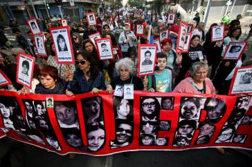 Am Jahrestag des Militärputsches wurde in Chile bei verschiedenen Protesten auch den Verschwundenen gedacht Am Jahrestag des Militärputsches wurde in Chile bei verschiedenen Protesten auch den Verschwundenen gedacht