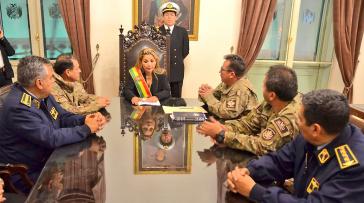 Das Bündnis von Jeanine Añez mit dem Militär hat bei den Protesten gegen den Putsch in Bolivien nach einem Bericht der UN für viel Gewalt mit Todesfolge geführt Das Bündnis von Jeanine Añez mit dem Militär hat bei den Protesten gegen den Putsch in Bolivien nach einem Bericht der UN für viel Gewalt mit Todesfolge geführt