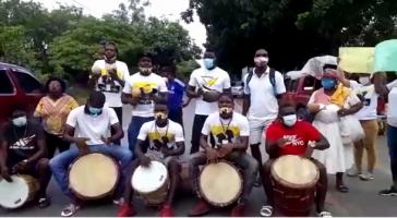 Mitglieder der Garífunaorganisation Ofraneh protestierten vor dem Sitz der ermittelnden Polizei in San Pedro Sula