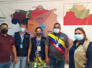 Seit Freitag für die EU-Mission im Bundesstaat Anzoátegui unterwegs: Alexandre Baez (Frankreich, zweiter von links) und Laura Erizi (Italien) Seit Freitag für die EU-Mission im Bundesstaat Anzoátegui unterwegs: Alexandre Baez (Frankreich, zweiter von links) und Laura Erizi (Italien)