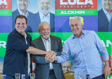 Die PSD-Politiker Eduardo Paes, Präfekt von Rio de Janeiro (links) und Senator Alencar (rechts) mit Lula da Silva am Donnerstag in São Paulo Die PSD-Politiker Eduardo Paes, Präfekt von Rio de Janeiro (links) und Senator Alencar (rechts) mit Lula da Silva am Donnerstag in São Paulo