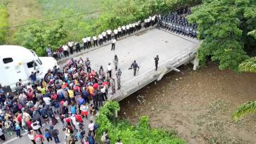 Eine Mauer aus Soldaten und Polizisten soll in Guatemala venezolanische Migranten aufhalten