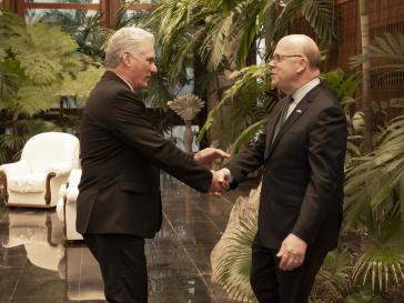 Kubas Präsident Díaz-Canel und der Abgeordnete des US-Repräsentantenhauses, McGovern, in Havanna