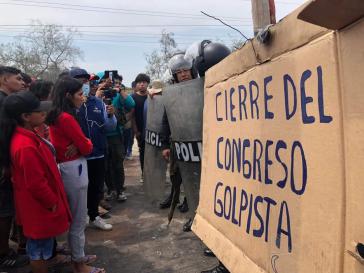 "Schließung des Putsch-Kongresses": Straßensperre der Landarbeitergewerkschaft auf der Panamericana bei Virú "Schließung des Putsch-Kongresses": Straßensperre der Landarbeitergewerkschaft auf der Panamericana bei Virú