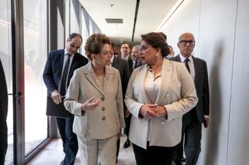 Dilma Rousseff und Xiomara Castro, miteinander vertraut aus der lateinamerikanischen Politik Dilma Rousseff und Xiomara Castro, miteinander vertraut aus der lateinamerikanischen Politik