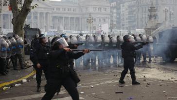 Die Sicherheitskräfte antworteten mit massiver Gewalt auf die Proteste vor dem Kongressgebäude