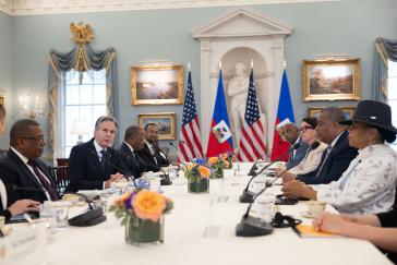US-Außenminister Blinken sicherte dem haitianischen Premier Conille (2.v.re.) Unterstützung zu