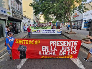 Protestzug für die Reform in Bucaramanga, Santander. Zugleich wurde der Nationale Tag der Opfer des bewaffneten Konflikts begangen
