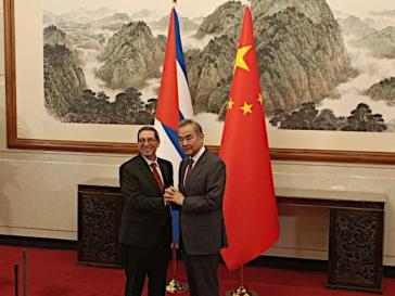 Kubas Außenminister Rodríguez mit seinem chinesischen Amtskollegen Wang Yi