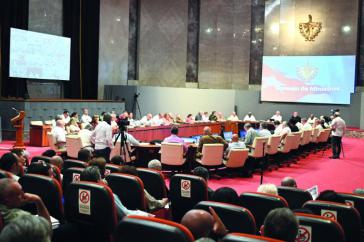 Sitzung des Ministerrats in Kuba. Viele der analysierten Probleme stehen im Zusammenhang mit Bürokratie und ineffizienter Kontrolle