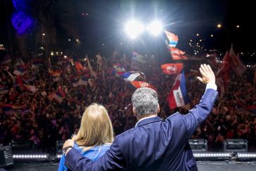 Das Kandidat:innen-Duo für die progressive Frente Amplio beim Abschluss der Wahlkampagne Das Kandidat:innen-Duo für die progressive Frente Amplio beim Abschluss der Wahlkampagne