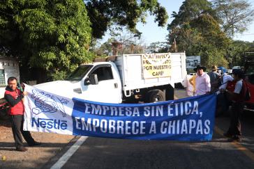 "Nestlé – Unternehmen ohne Ethik, treibt Chiapas in die Armut. Straßensperre auf der "Ruta del Café"
