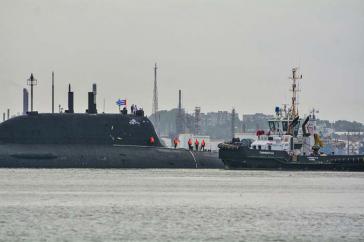 Das russische U-Boot Kazan im Hafen von Havanna