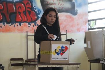 Abstimmung in einem Wahllokal im Barrio 23 de Enero, Caracas
