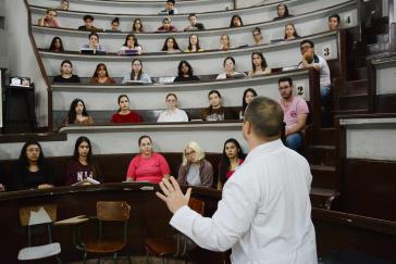 Dozenten der öffentlichen Universitäten in Argentinien sind von massiven Lohnkürzungen betroffen Dozenten der öffentlichen Universitäten in Argentinien sind von massiven Lohnkürzungen betroffen