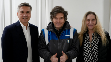 Präsident Milei gemeinsam mit dem Gouverneur der Provinz Chaco, Leandro Zdero und seiner in Korruptionsskandale involvierten Schwester Karina Präsident Milei gemeinsam mit dem Gouverneur der Provinz Chaco, Leandro Zdero und seiner in Korruptionsskandale involvierten Schwester Karina