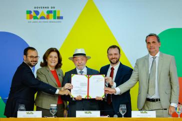 Lula bei der Vorstellung des neuen Programms in Brasília. Die Initiative soll die Überschuldung verringern und die Binnenwirtschaft stabilisieren