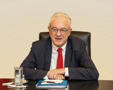 Uruguays Außenminister Mario Lubetkin verkündete direkte Zahlungen an kubanische Ärzte anstatt an die kubanische Regierung Uruguays Außenminister Mario Lubetkin verkündete direkte Zahlungen an kubanische Ärzte anstatt an die kubanische Regierung