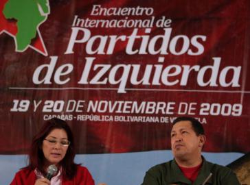 Köpfe der PSUV: Cilia Flores und Hugo Chávez Chávez plädiert für V. Sozialistische Internationale