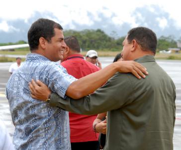 Verbündete Staatschefs: Correa (li.) und Chávez (Archiv) Venezuela hilft Ecuador