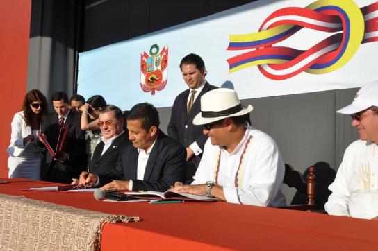 Ollanta Humala und Rafael Correa unterzeichnen das gemeinsame Abkommen Ollanta Humala und Rafael Correa