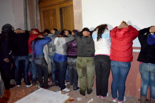 Demonstranten in Michoacán bei der Verhaftung