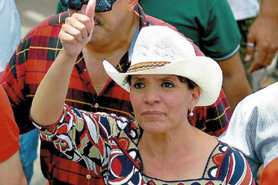 Einen Monat vor den Präsidentschaftswahlen in Honduras führt die Kandidatin der neuen Linkspartei LIBRE, Xiomara Castro die Umfragen an