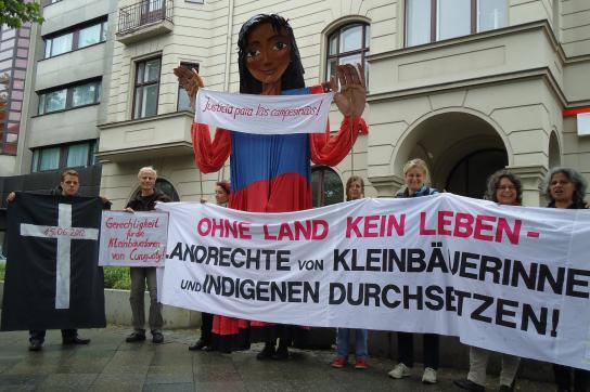 Protest vor der paraguayischen Botschaft in Berlin anlässlich des Gerichtsprozesses zum Fall des Massakers von Curuguaty
