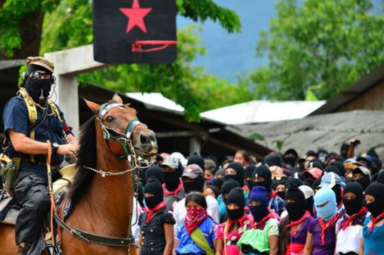 Piraten der Karibik: Subcommandante Galeano reitet mit abenteuerlicher Augenklappe in den Nationalen Indigenen Kongress