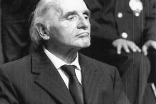 Klaus Barbie 1987 in Lyon vor Gericht. Verurteilt zu lebenslanger Haft wegen Verbrechen gegen die Menschlichkeit Klaus Barbie 1987 in Lyon vor Gericht